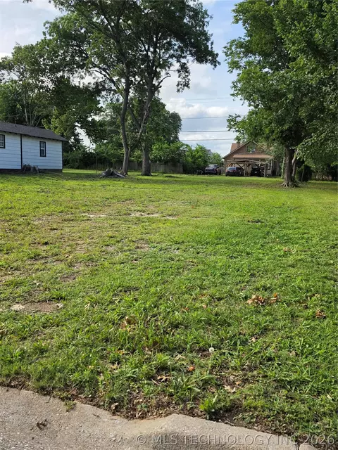418 W 15th St, Ada, OK 74820