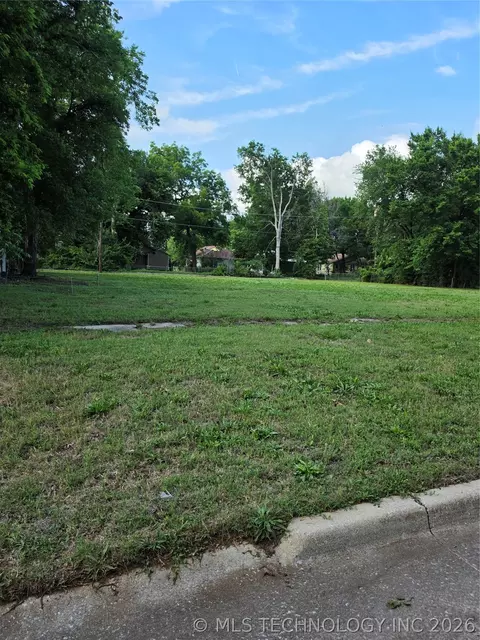 320 W 15th St, Ada, OK 74820