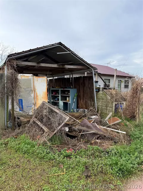 Exterior - 517 E 3rd St, Okmulgee, OK 74447 photo 2 of 2