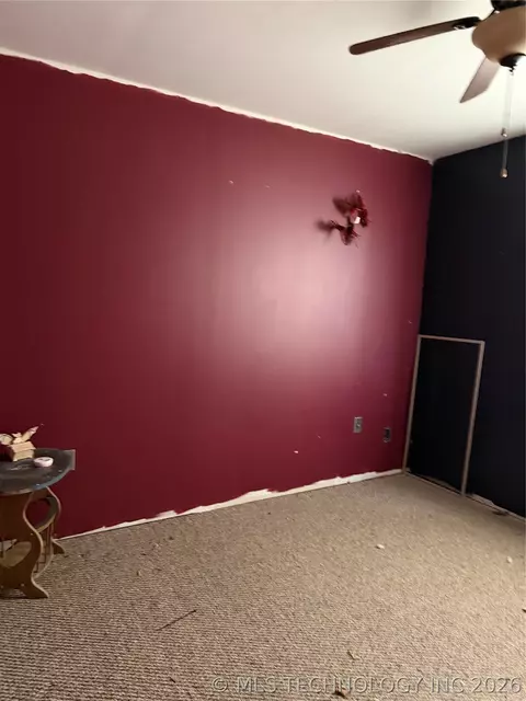 Bedroom - 517 E 3rd St, Okmulgee, OK 74447 photo 2 of 4