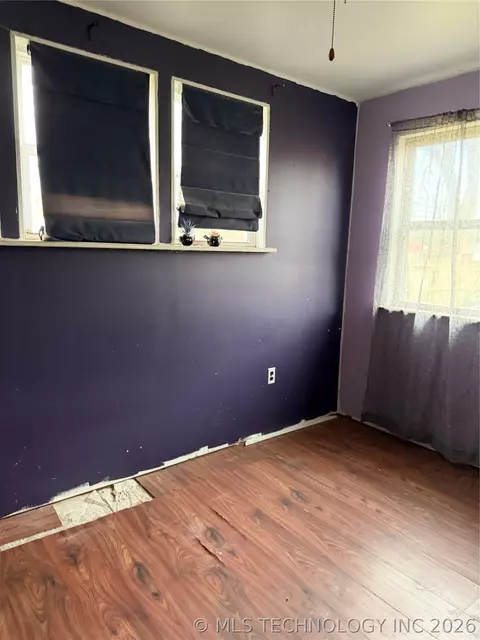 Bedroom - 517 E 3rd St, Okmulgee, OK 74447 photo 3 of 4