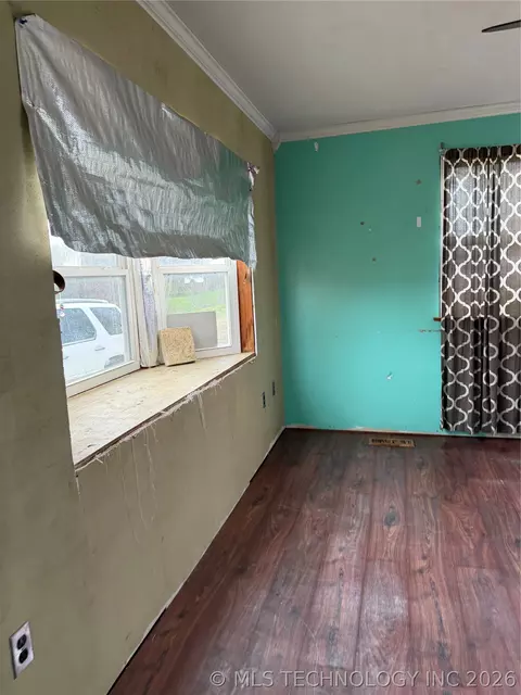 Living - 517 E 3rd St, Okmulgee, OK 74447 photo 1 of 2