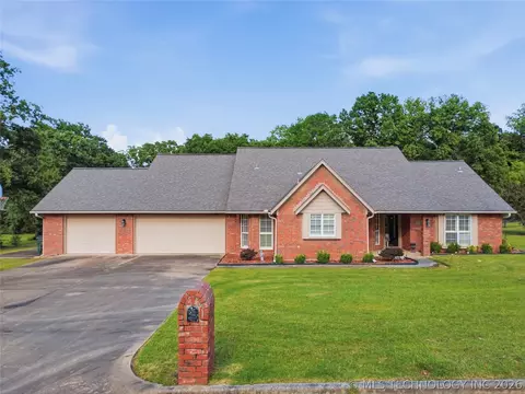 1803 Sleepy Hollow Rd, Okmulgee, OK 74447