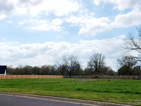 917 Edge Water Blvd, Tahlequah, OK 74464