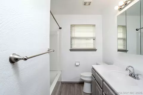 Bath - 724 Oklahoma, Morrison, OK 73061 photo 2 of 2