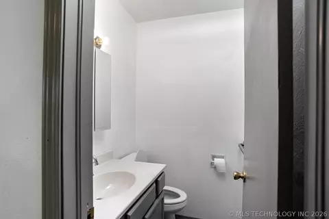 Bath - 724 Oklahoma, Morrison, OK 73061 photo 1 of 2