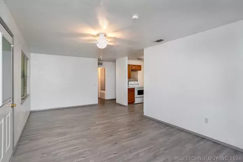 Living - 724 Oklahoma, Morrison, OK 73061 photo 3 of 4