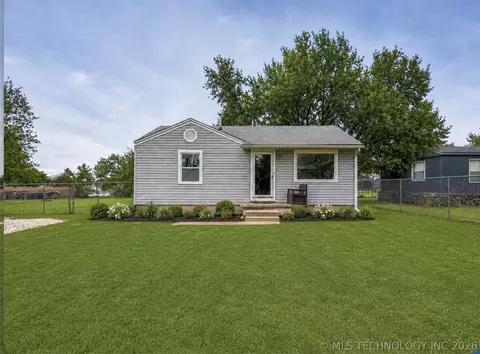 605 W Walnut St, Collinsville, OK 74021