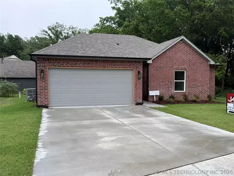 2561 W 66th Pl S, Tulsa, OK 74132