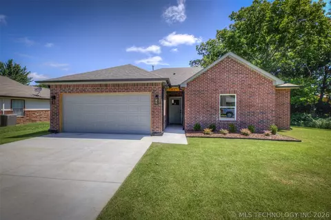 2561 W 66th Pl S, Tulsa, OK 74132