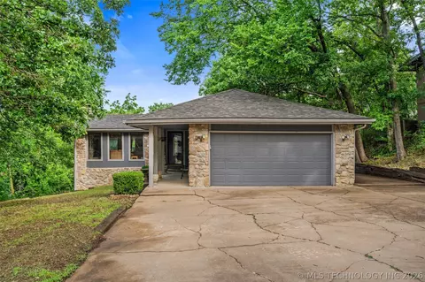 1329 Oakdale Dr, Bartlesville, OK 74006