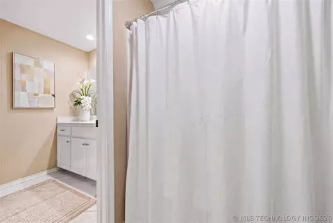 Bath - 9152 E 103rd St, Tulsa, OK 74133 photo 7 of 7