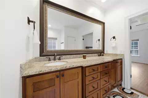 Bath - 9152 E 103rd St, Tulsa, OK 74133 photo 2 of 7
