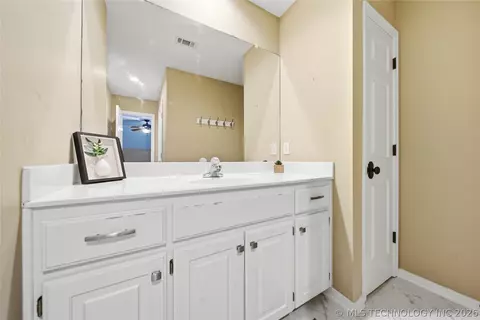 Bath - 9152 E 103rd St, Tulsa, OK 74133 photo 6 of 7