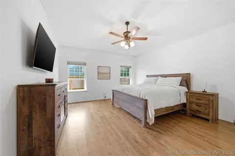 Bedroom - 9152 E 103rd St, Tulsa, OK 74133 photo 1 of 6