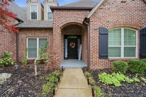 Exterior - 9152 E 103rd St, Tulsa, OK 74133 photo 3 of 5