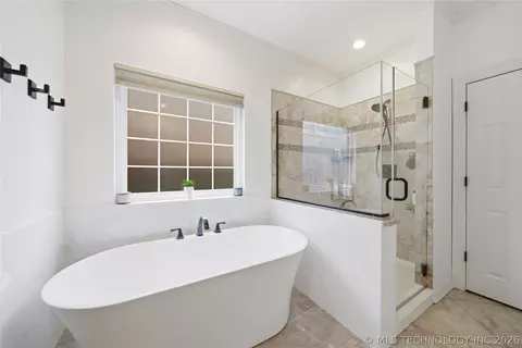Bath - 9152 E 103rd St, Tulsa, OK 74133 photo 3 of 7