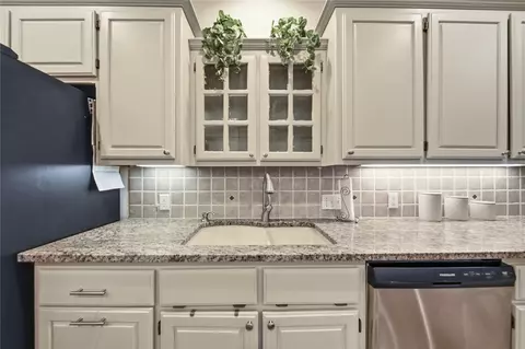 Kitchen - 9152 E 103rd St, Tulsa, OK 74133 photo 6 of 7