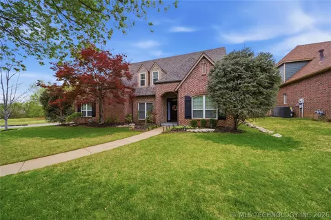 9152 E 103rd St, Tulsa, OK 74133