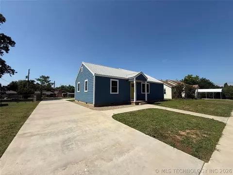 Exterior - 1019 E 5th, Cushing, OK 74023 photo 2 of 3
