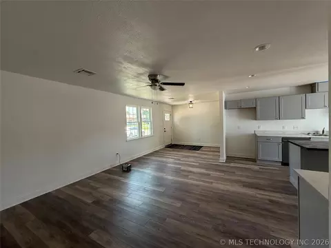 Living - 1019 E 5th, Cushing, OK 74023 photo 2 of 2