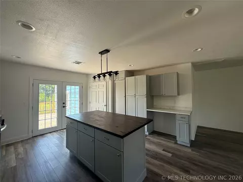 Kitchen - 1019 E 5th, Cushing, OK 74023 photo 4 of 5