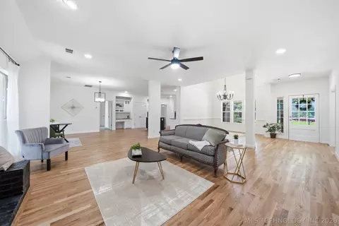 Living - 9809 E 83rd Pl, Tulsa, OK 74133 photo 1 of 3