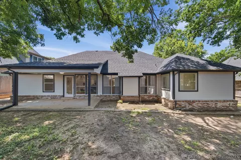 Exterior - 9809 E 83rd Pl, Tulsa, OK 74133 photo 6 of 9