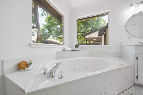 Bath - 9809 E 83rd Pl, Tulsa, OK 74133 photo 3 of 8