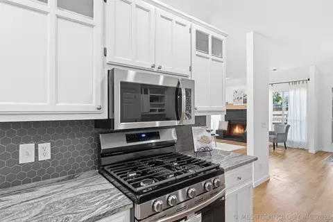 Kitchen - 9809 E 83rd Pl, Tulsa, OK 74133 photo 6 of 6