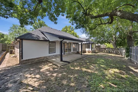 Exterior - 9809 E 83rd Pl, Tulsa, OK 74133 photo 8 of 9
