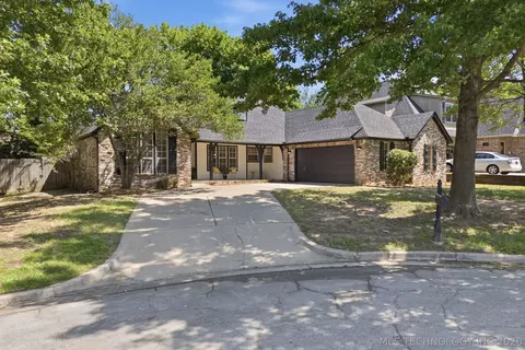 Exterior - 9809 E 83rd Pl, Tulsa, OK 74133 photo 2 of 9