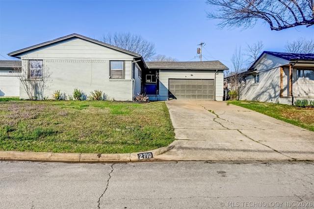 2710 S Hudson Pl, Tulsa, OK 74114