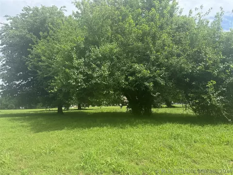 Country Club Circle, Muskogee, OK 74403