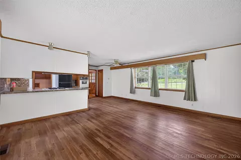 Living - 220 E 20th St, Okmulgee, OK 74447 photo 3 of 5
