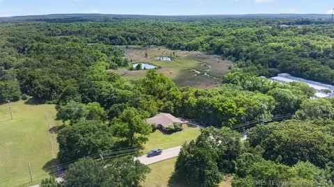 View/Area - 220 E 20th St, Okmulgee, OK 74447 photo 2 of 4