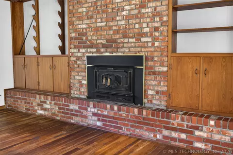 Living - 220 E 20th St, Okmulgee, OK 74447 photo 5 of 5