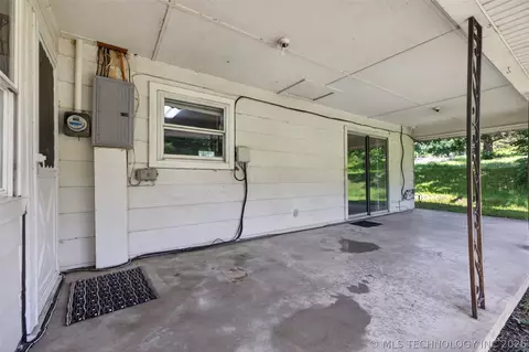Exterior - 220 E 20th St, Okmulgee, OK 74447 photo 5 of 7