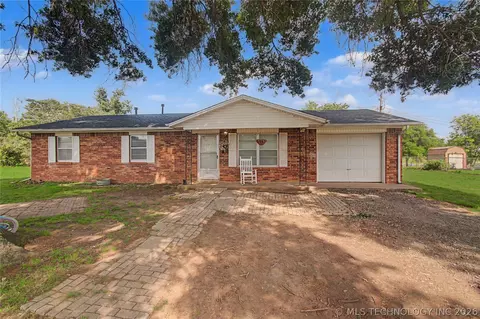 102963 N Center St, Checotah, OK 74426