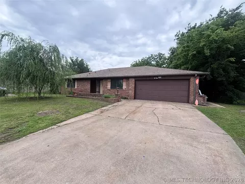 10826 E 26th Pl, Tulsa, OK 74129