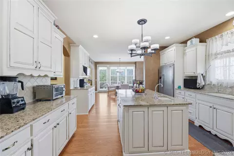 Kitchen - 3502 E 102nd Pl, Tulsa, OK 74137 photo 3 of 4