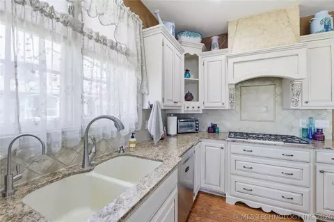Kitchen - 3502 E 102nd Pl, Tulsa, OK 74137 photo 4 of 4