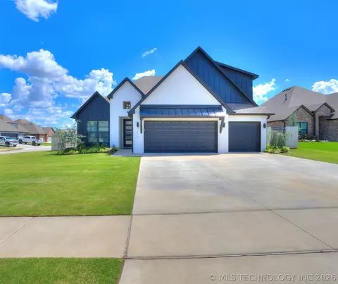 3117 W Van Buren Ct S, Broken Arrow, OK 74011
