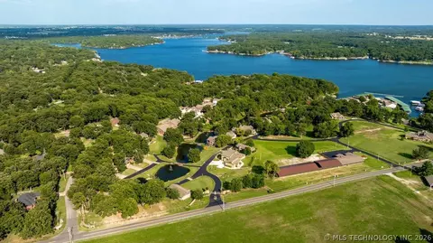 12 Upper Waterfall Rd, Grove, OK 74344