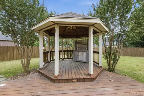 Exterior - 9818 E 83rd Pl, Tulsa, OK 74133 photo 7 of 8