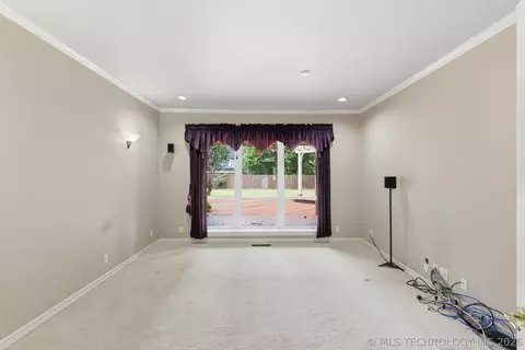 Living - 9818 E 83rd Pl, Tulsa, OK 74133 photo 4 of 6