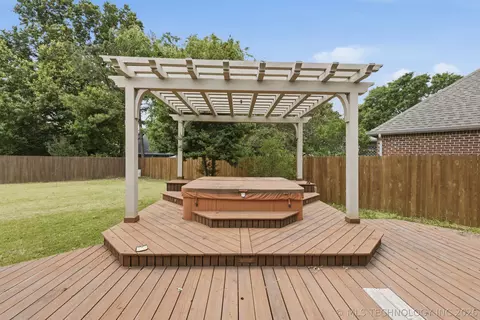 Exterior - 9818 E 83rd Pl, Tulsa, OK 74133 photo 6 of 8