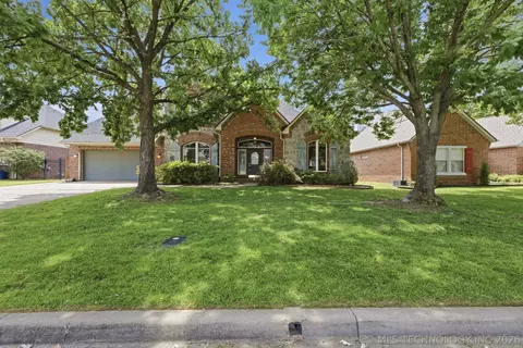 Exterior - 9818 E 83rd Pl, Tulsa, OK 74133 photo 2 of 8