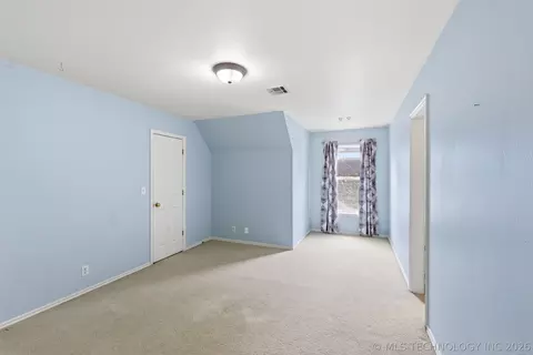 Bedroom - 9818 E 83rd Pl, Tulsa, OK 74133 photo 6 of 9