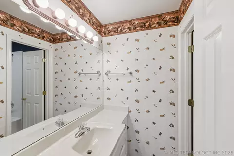 Bath - 9818 E 83rd Pl, Tulsa, OK 74133 photo 4 of 7